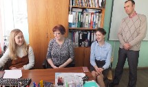 Пока детям в школу нельзя, а взрослым ещё можно, ракетчики репетируют своё выступление на "Больших вызовах" дистанционно, а учителя их слушают в школе.
Пока детям в школу нельзя, а взрослым ещё можно, ракетчики репетируют своё выступление на "Больших вызовах" дистанционно, а учителя их слушают в школе.